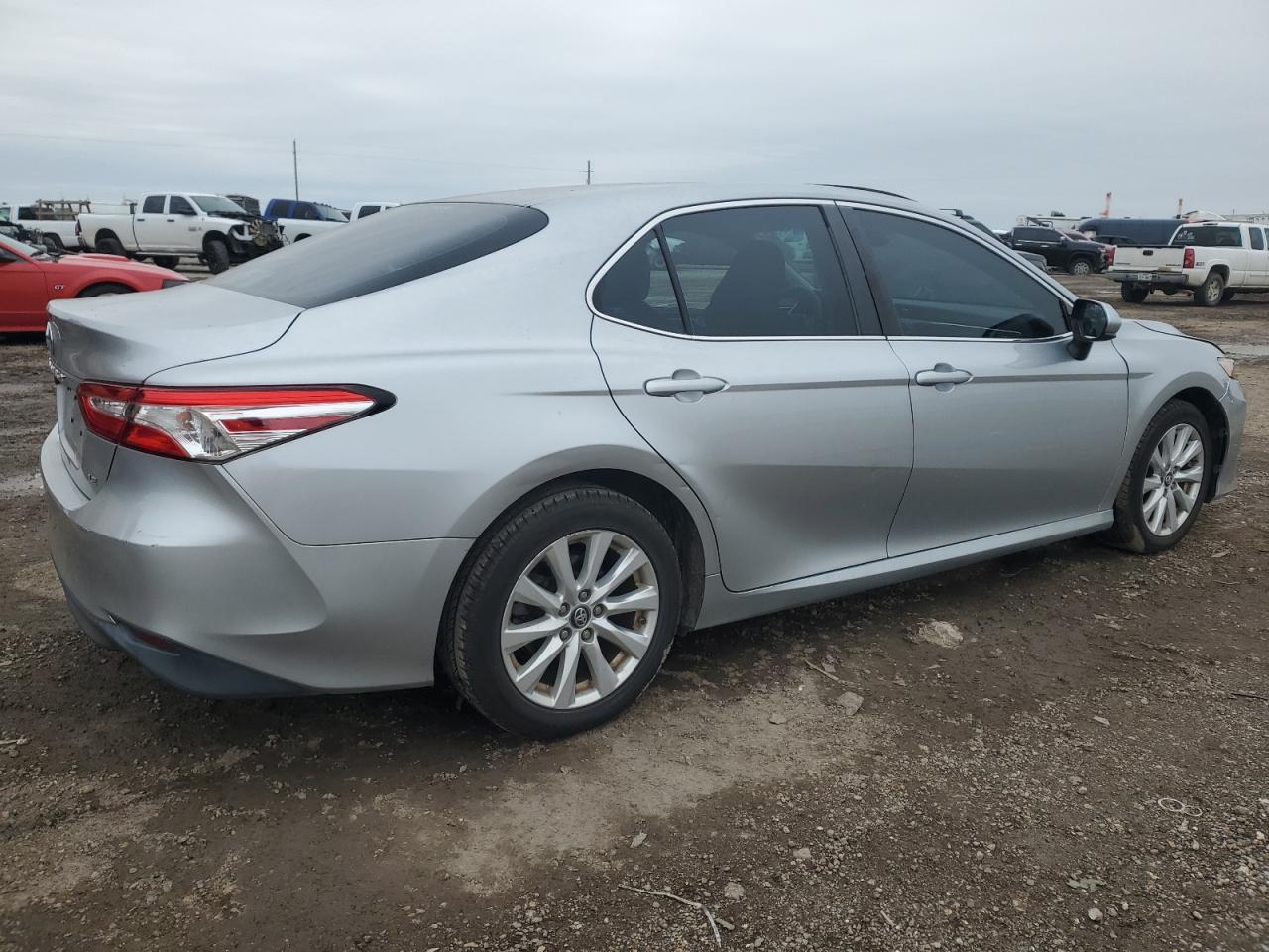 2018 TOYOTA CAMRY L - Фото 3