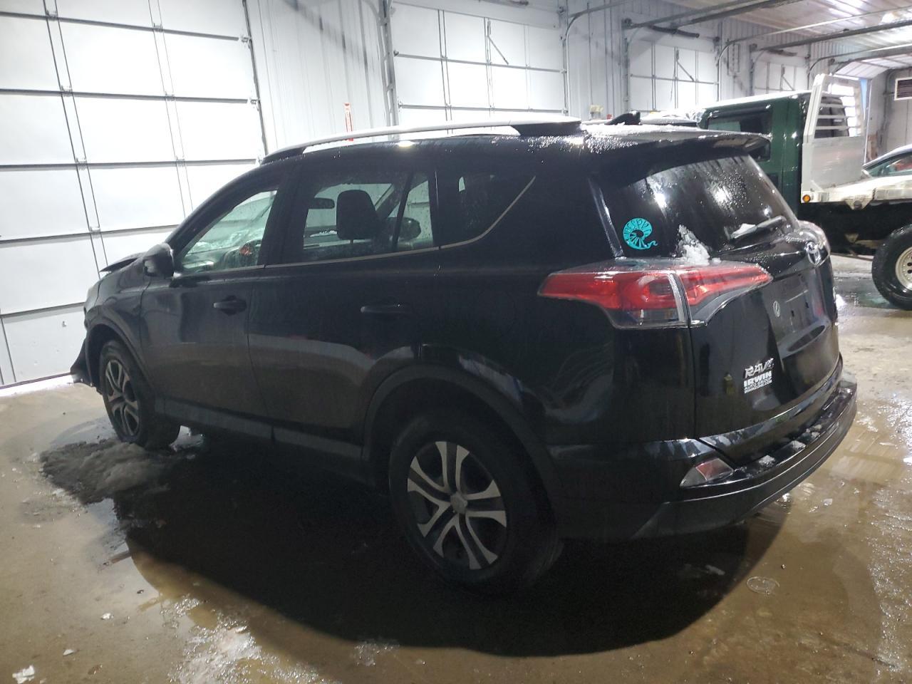 2017 TOYOTA RAV4 LE - Фото 2