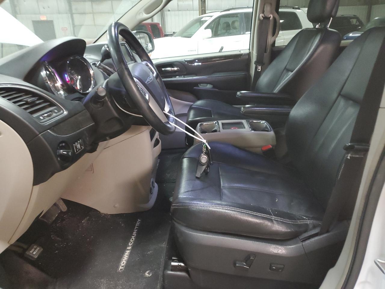 2014 CHRYSLER TOWN & COU - Фото 7