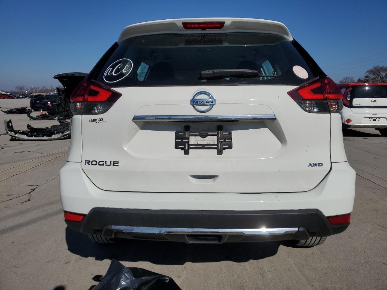 2017 NISSAN ROGUE SV - Image 6