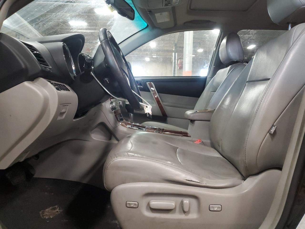 2011 TOYOTA HIGHLANDER - Фото 7