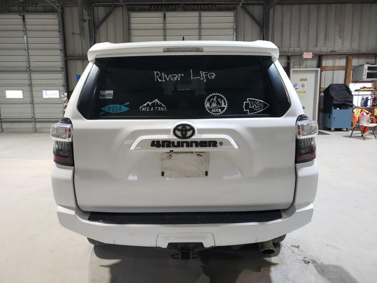 2017 TOYOTA 4RUNNER SR - Фото 6