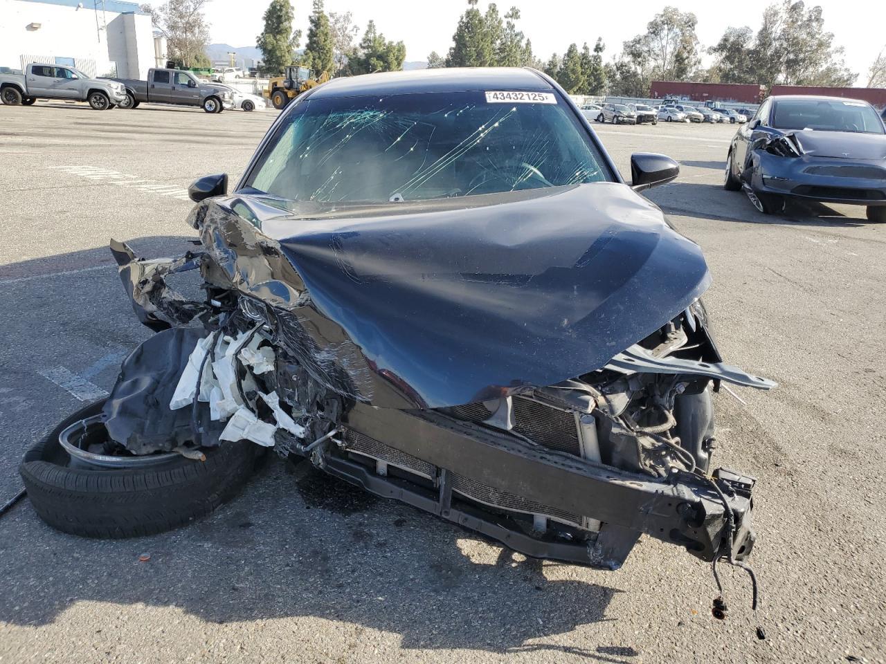 2017 TOYOTA CAMRY LE - Фото 5