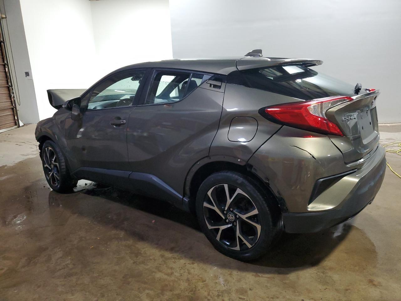 2021 TOYOTA C-HR XLE - Фото 2