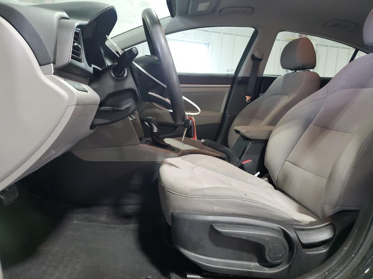 2019 HYUNDAI ELANTRA SE - Фото 7