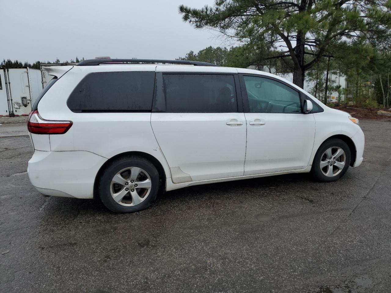2015 TOYOTA SIENNA LE - Фото 3