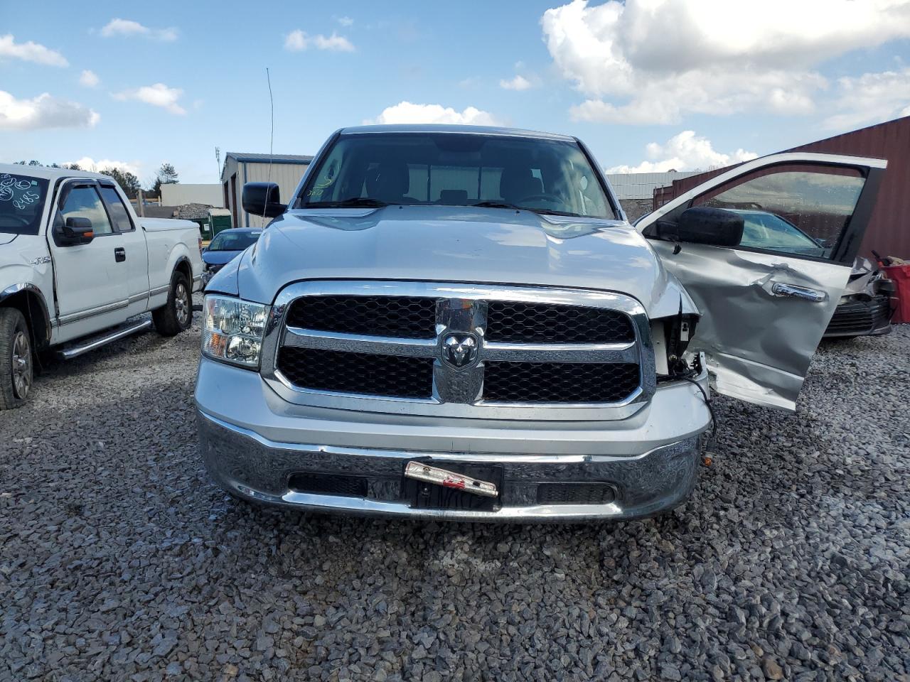 2017 RAM 1500 SLT - Image 5