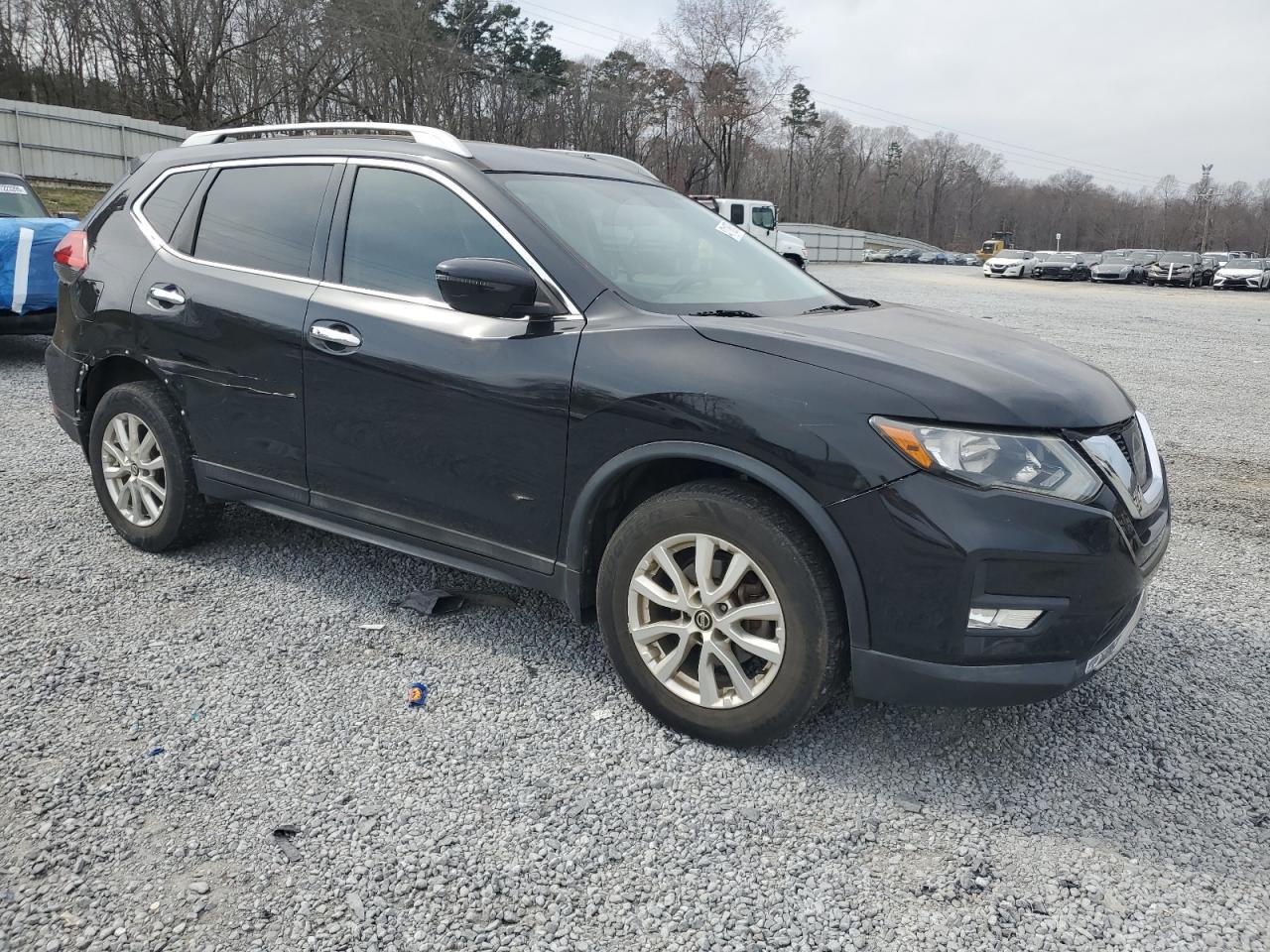 2017 NISSAN ROGUE SV - Image 4