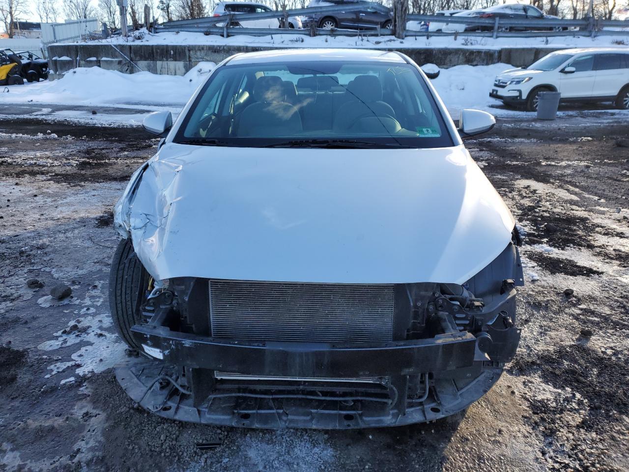 2018 HYUNDAI ELANTRA SE - Фото 5