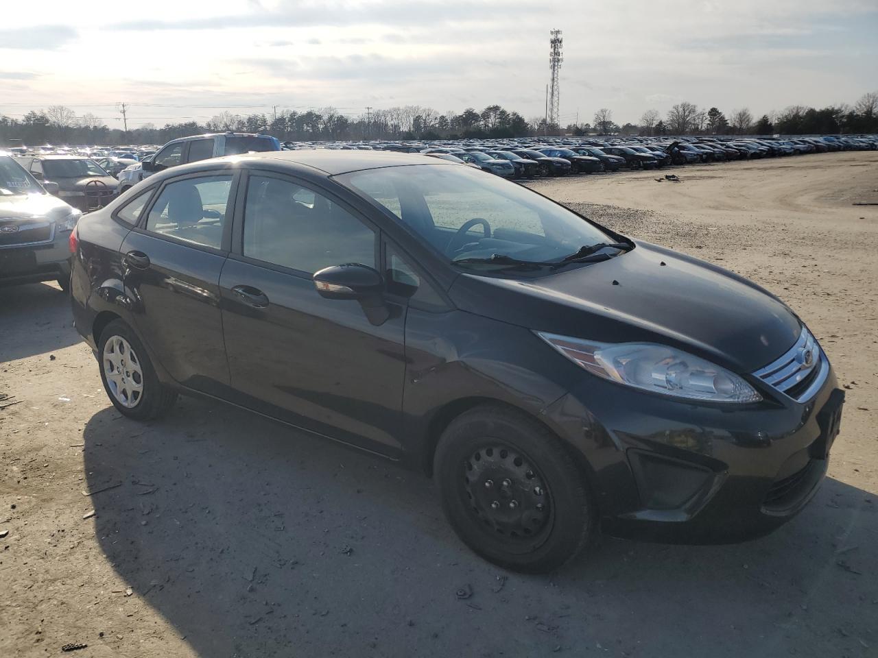 2013 FORD FIESTA SE - Фото 4