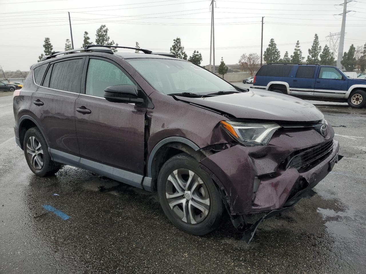 2018 TOYOTA RAV4 LE - Image 4
