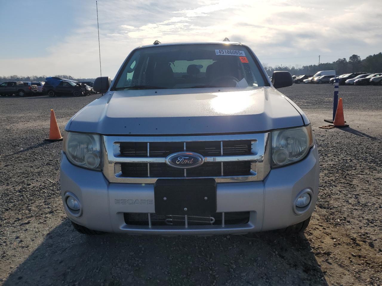 2010 FORD ESCAPE XLT - Image 5