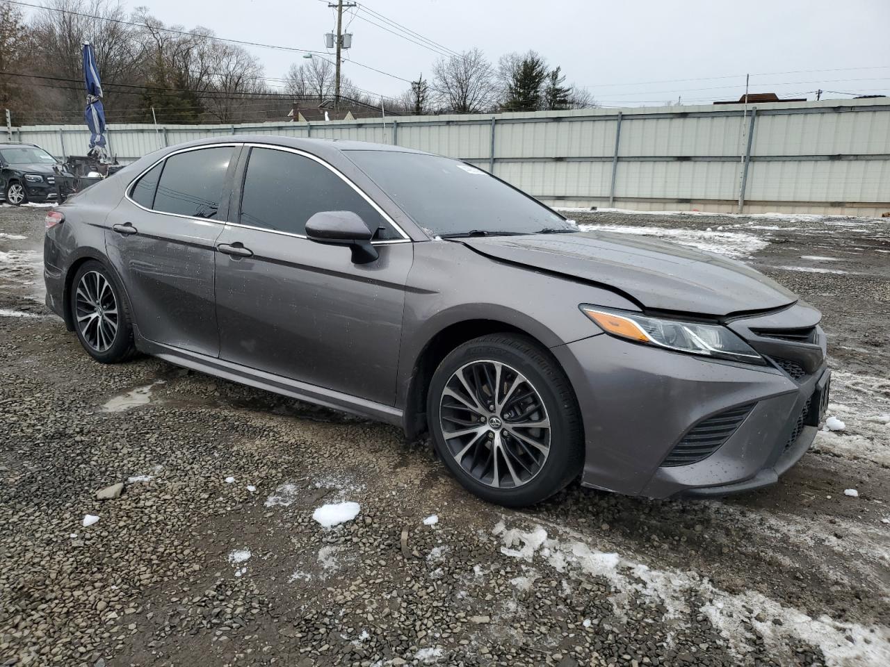 2020 TOYOTA CAMRY SE - Фото 4