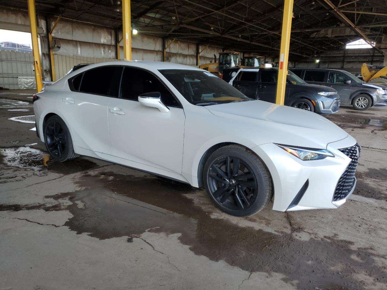 2021 LEXUS IS 300 - Фото 4