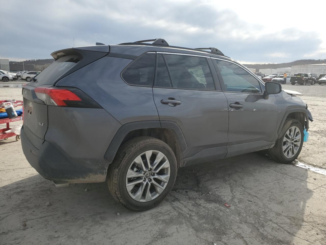 2024 TOYOTA RAV4 XLE P - Фото 3