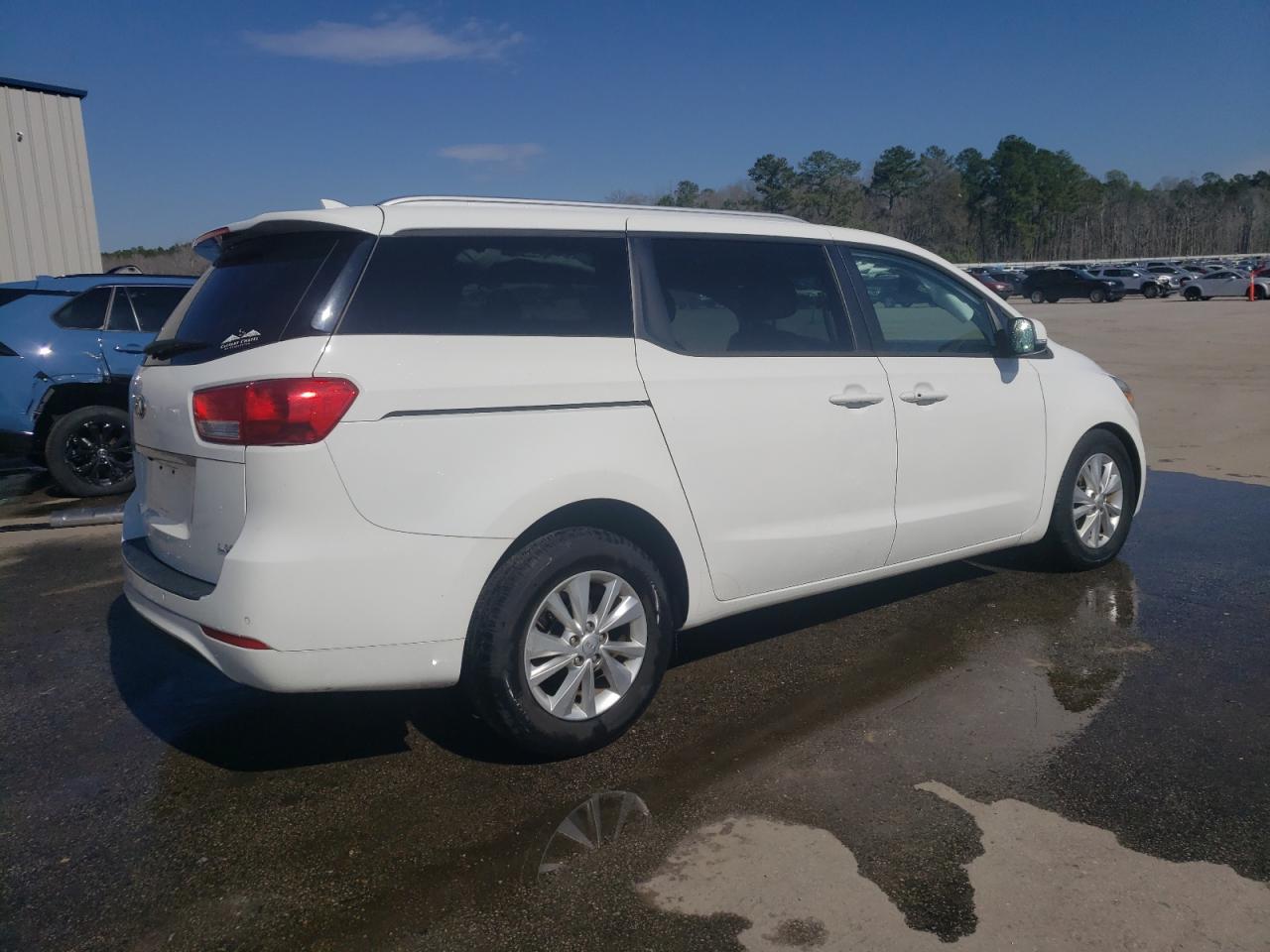 2017 KIA SEDONA LX - Image 3