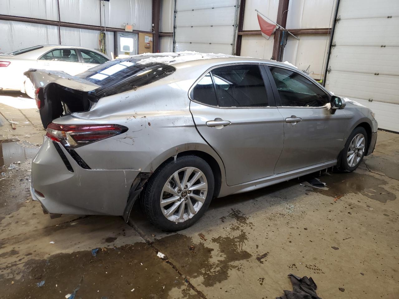2021 TOYOTA CAMRY SE - Фото 3