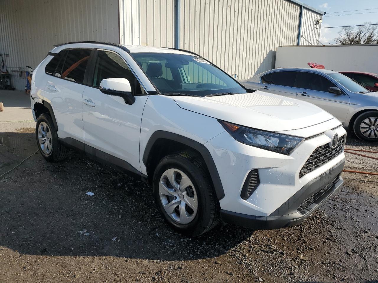 2021 TOYOTA RAV4 LE - Фото 4