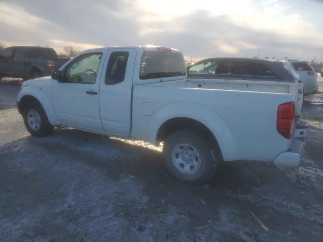 2017 NISSAN FRONTIER S - Фото 2