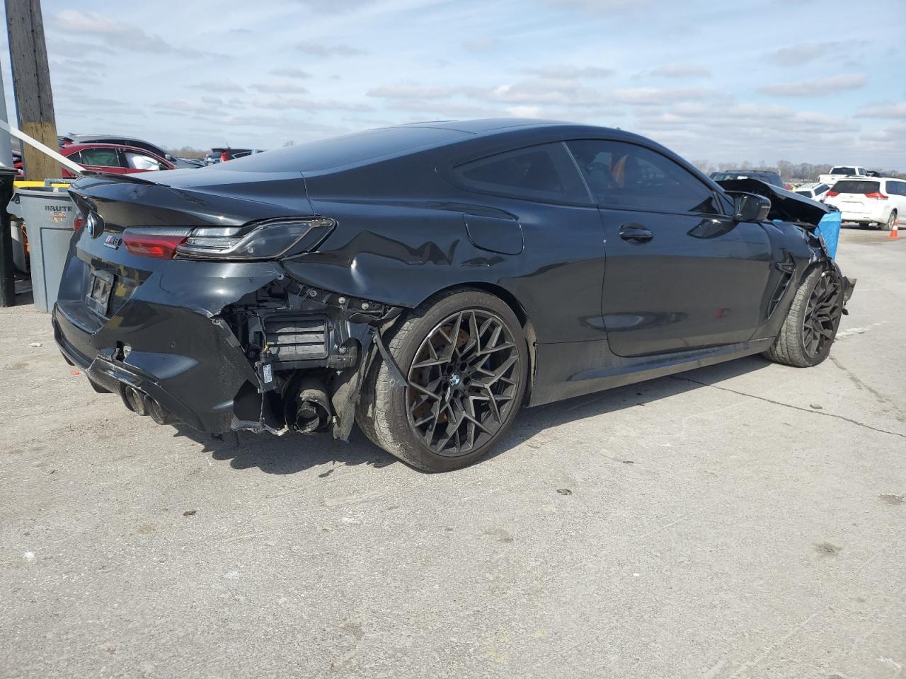 2020 BMW M8 - Фото 3