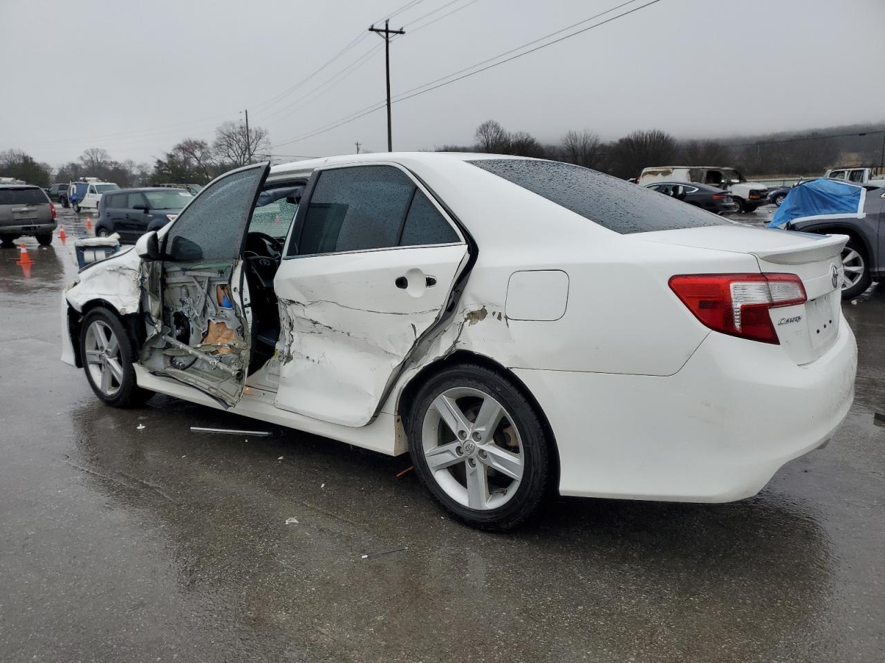 2014 TOYOTA CAMRY L - Image 2