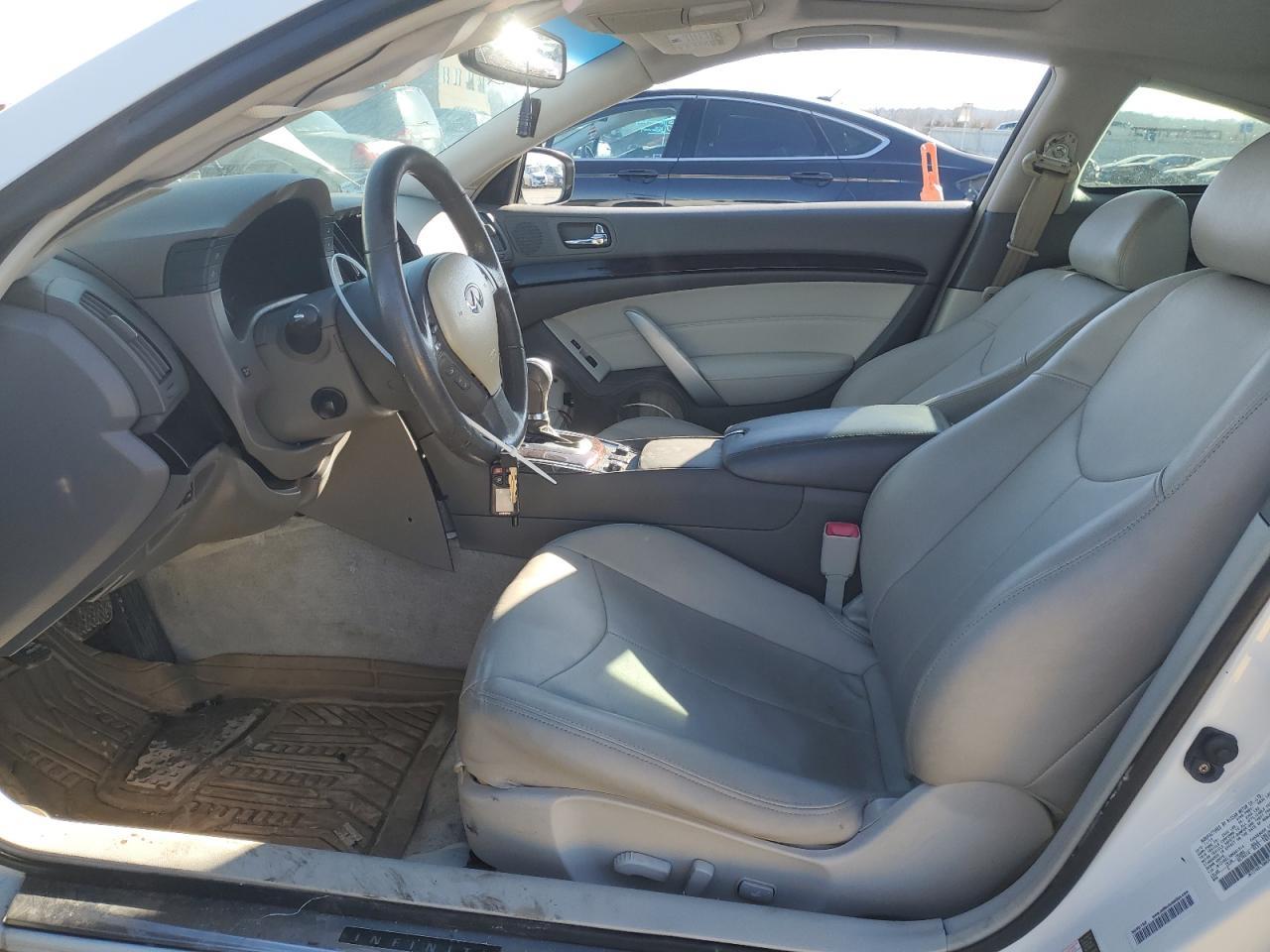 2011 INFINITI G37 - Image 7