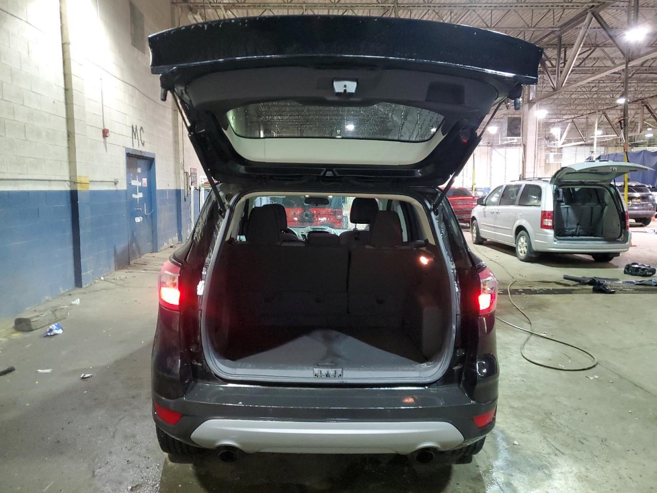 2017 FORD ESCAPE SE - Фото 6