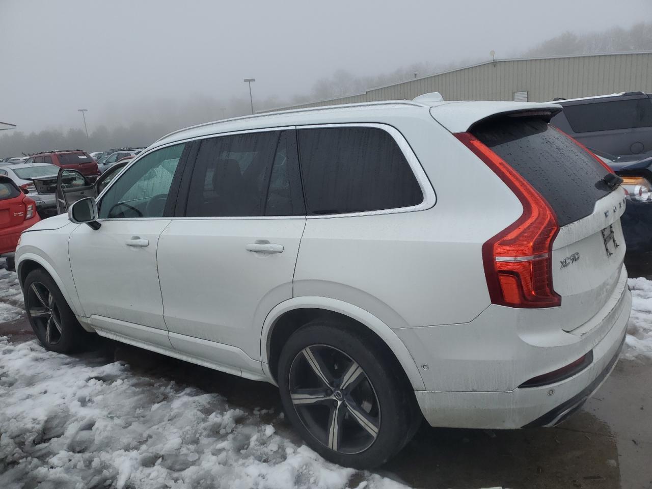 2016 VOLVO XC90 T6 - Фото 2