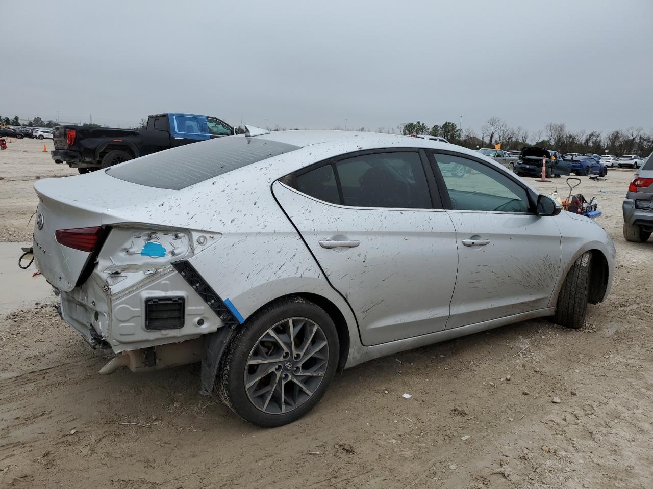 2019 HYUNDAI ELANTRA SE - Фото 3