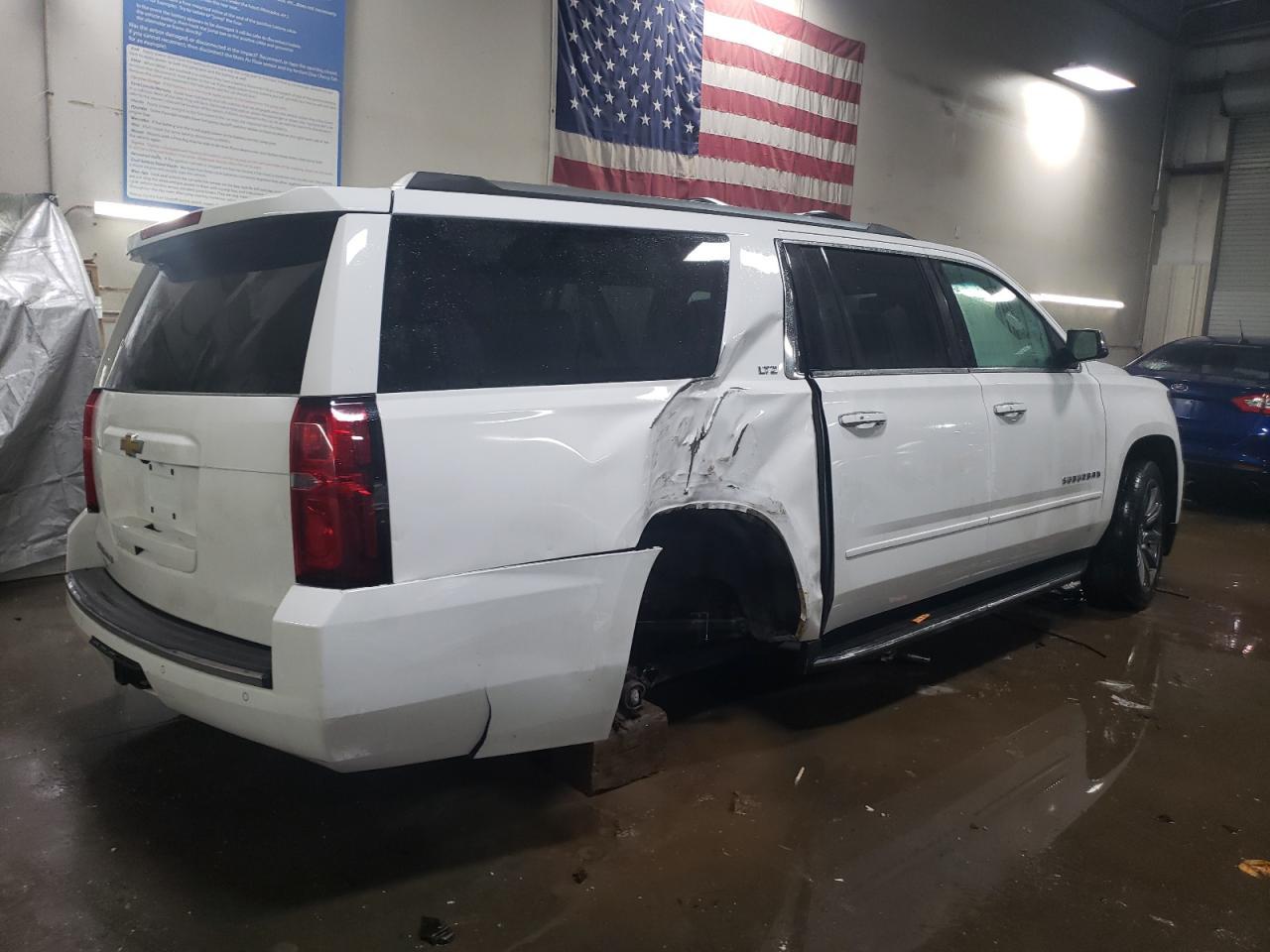 2016 CHEVROLET SUBURBAN K - Фото 3