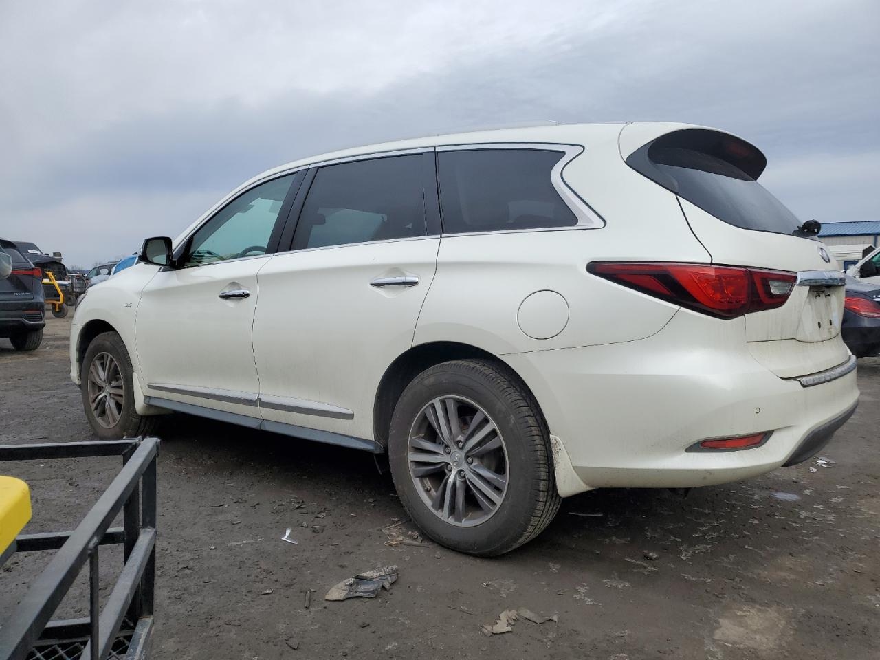 2019 INFINITI QX60 LUXE - Image 2