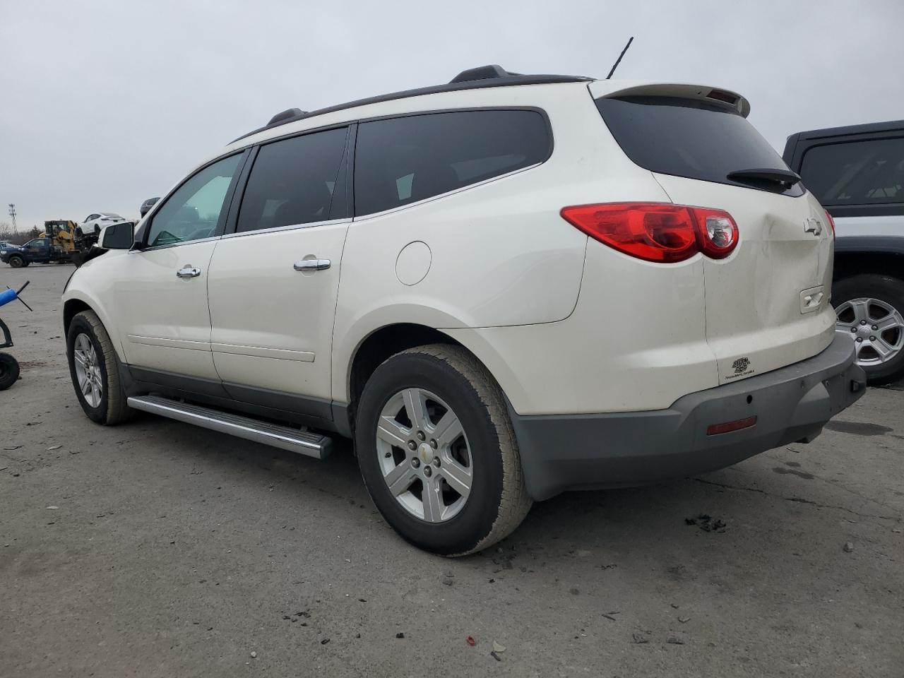 2011 CHEVROLET TRAVERSE L - Фото 2