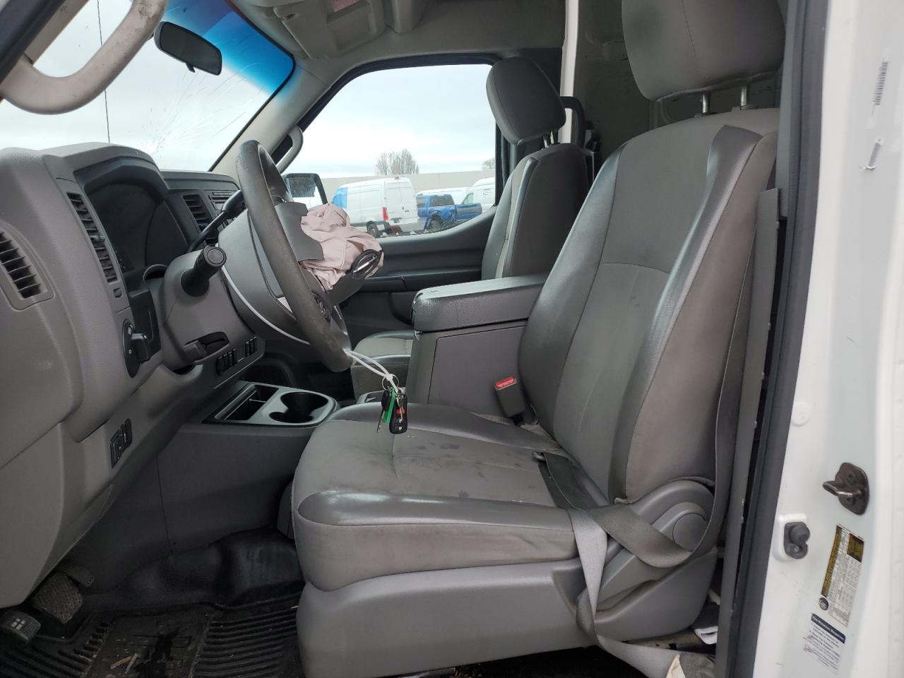 2015 NISSAN NV 2500 - Фото 7