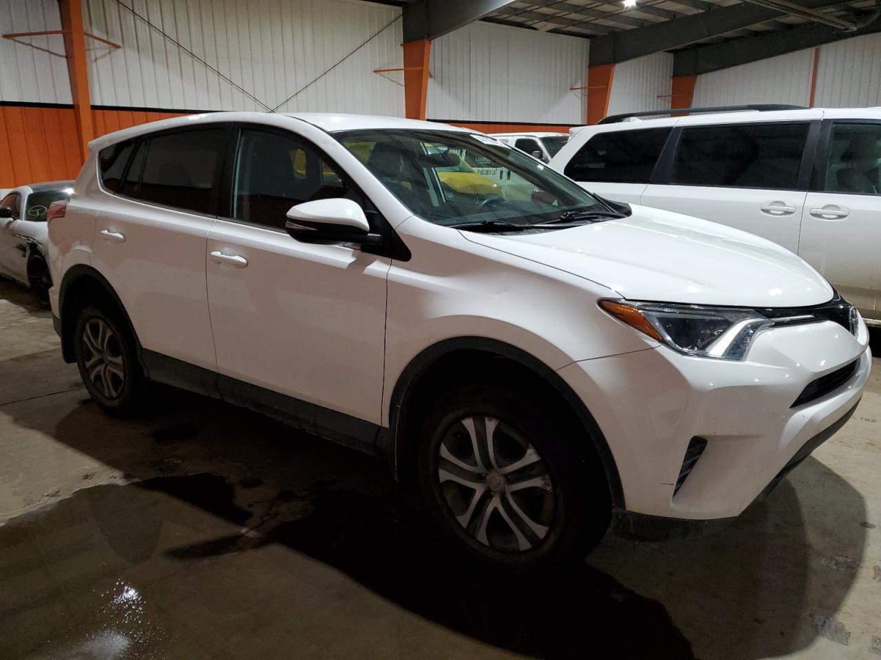 2016 TOYOTA RAV4 LE - Фото 4
