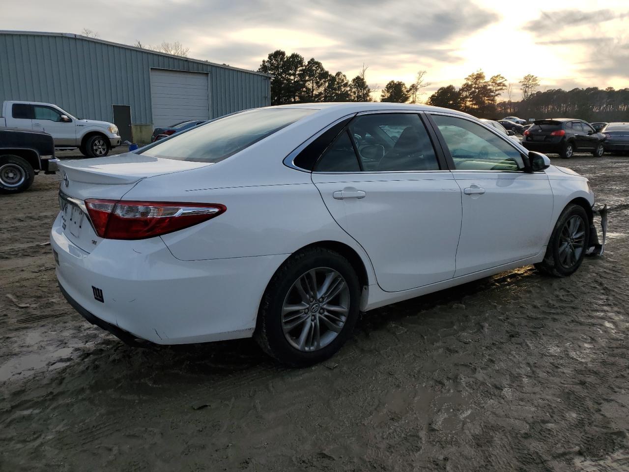 2017 TOYOTA CAMRY LE - Фото 3