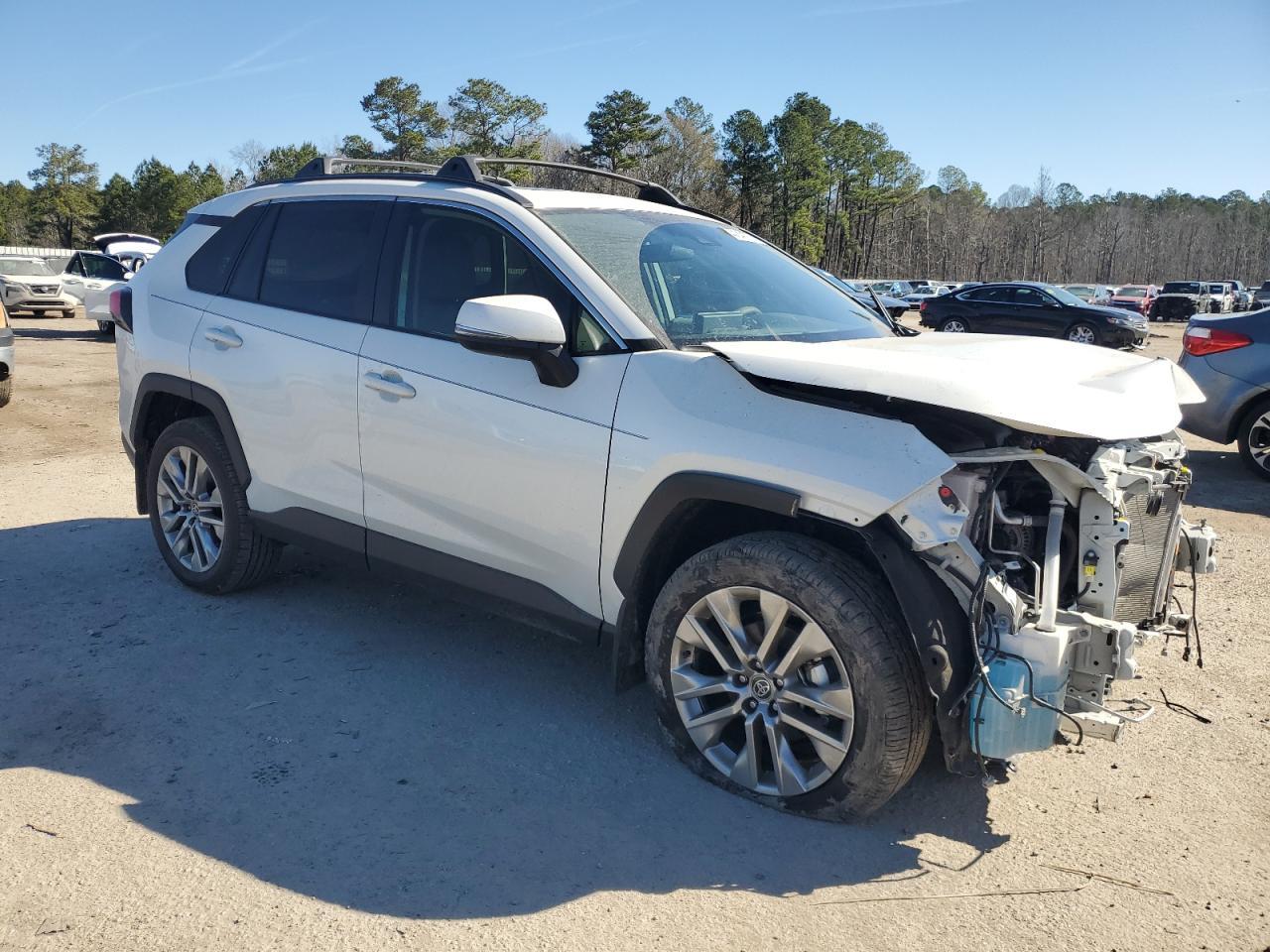 2024 TOYOTA RAV4 XLE P - Фото 4