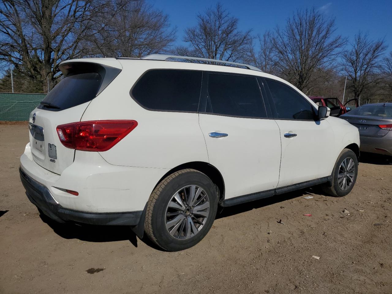 2017 NISSAN PATHFINDER - Фото 3