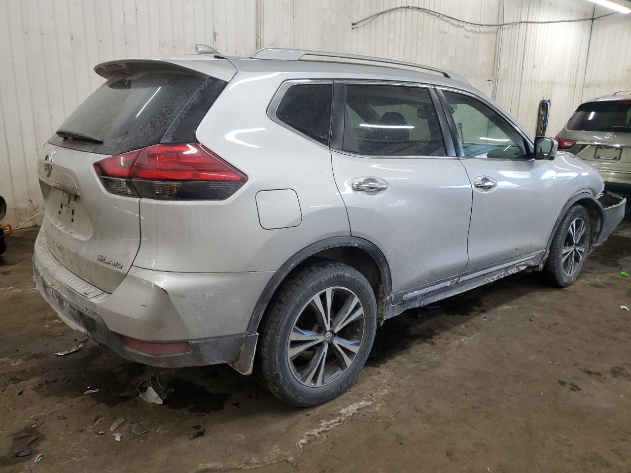 2017 NISSAN ROGUE SV - Image 3