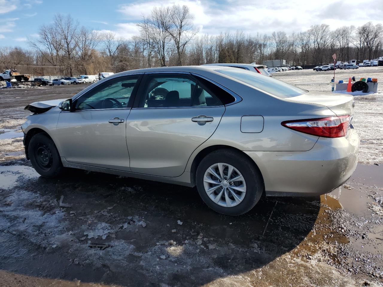 2017 TOYOTA CAMRY LE - Фото 2
