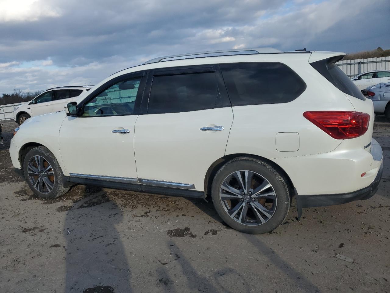 2017 NISSAN PATHFINDER - Фото 2