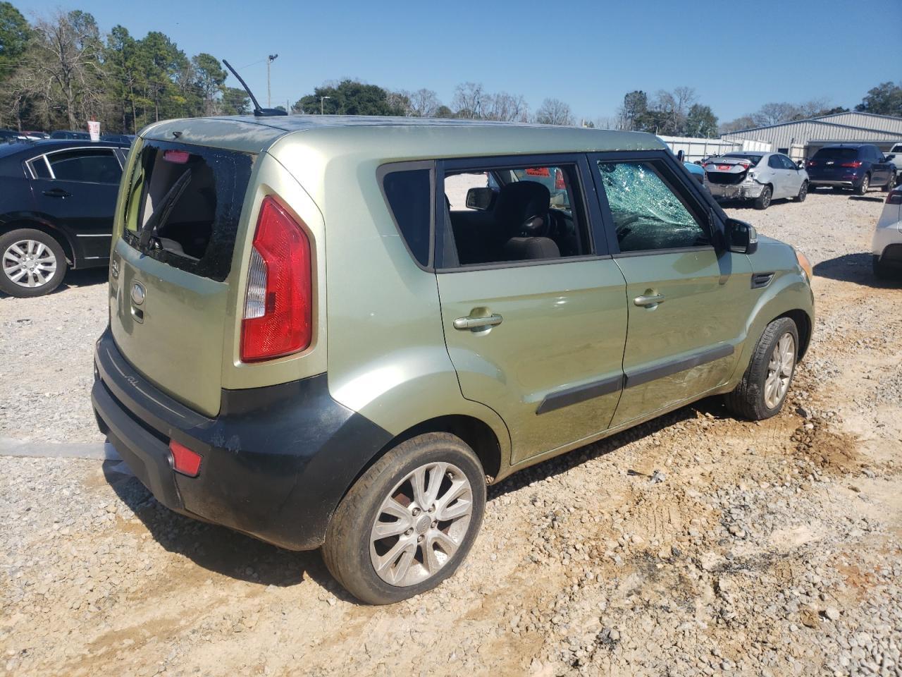 2013 KIA SOUL + - Image 3