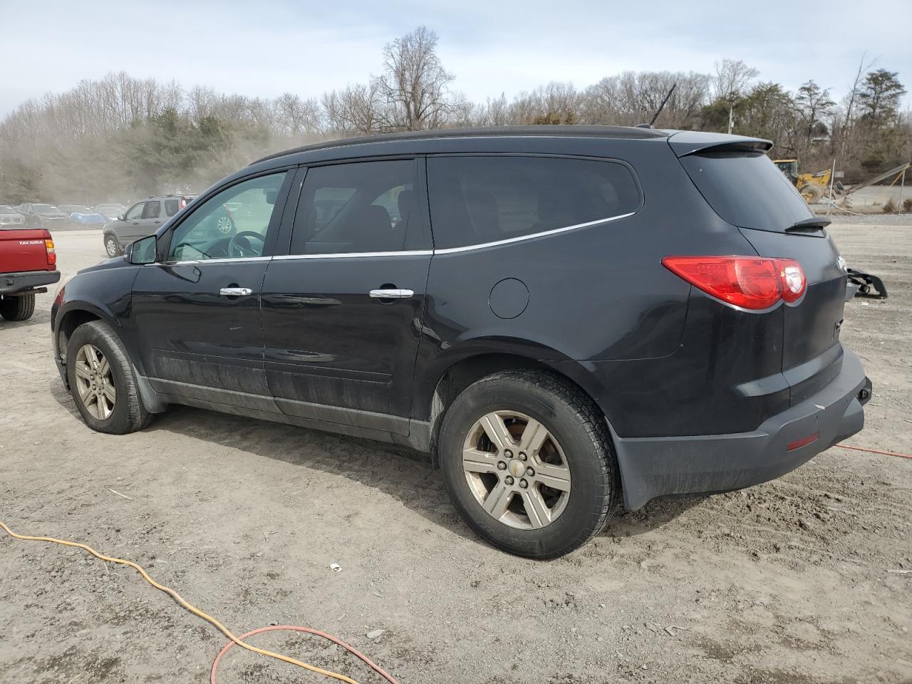 2011 CHEVROLET TRAVERSE L - Фото 2