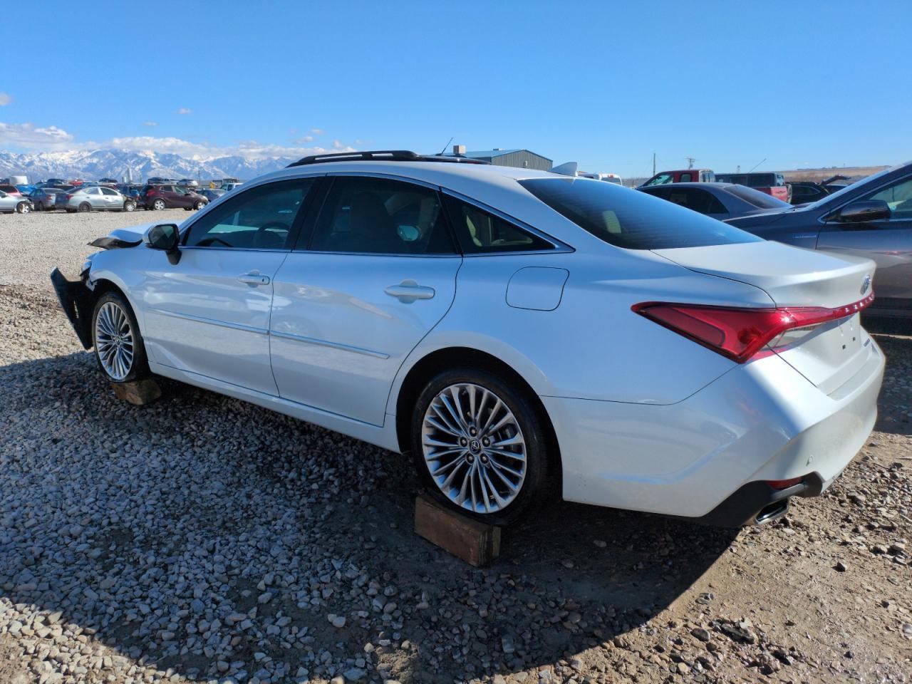 2019 TOYOTA AVALON XLE - Image 2