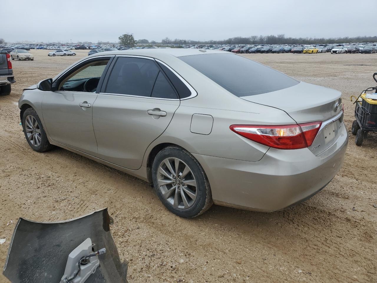 2016 TOYOTA CAMRY LE - Фото 2