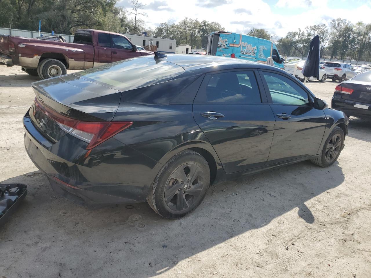 2023 HYUNDAI ELANTRA SE - Image 3