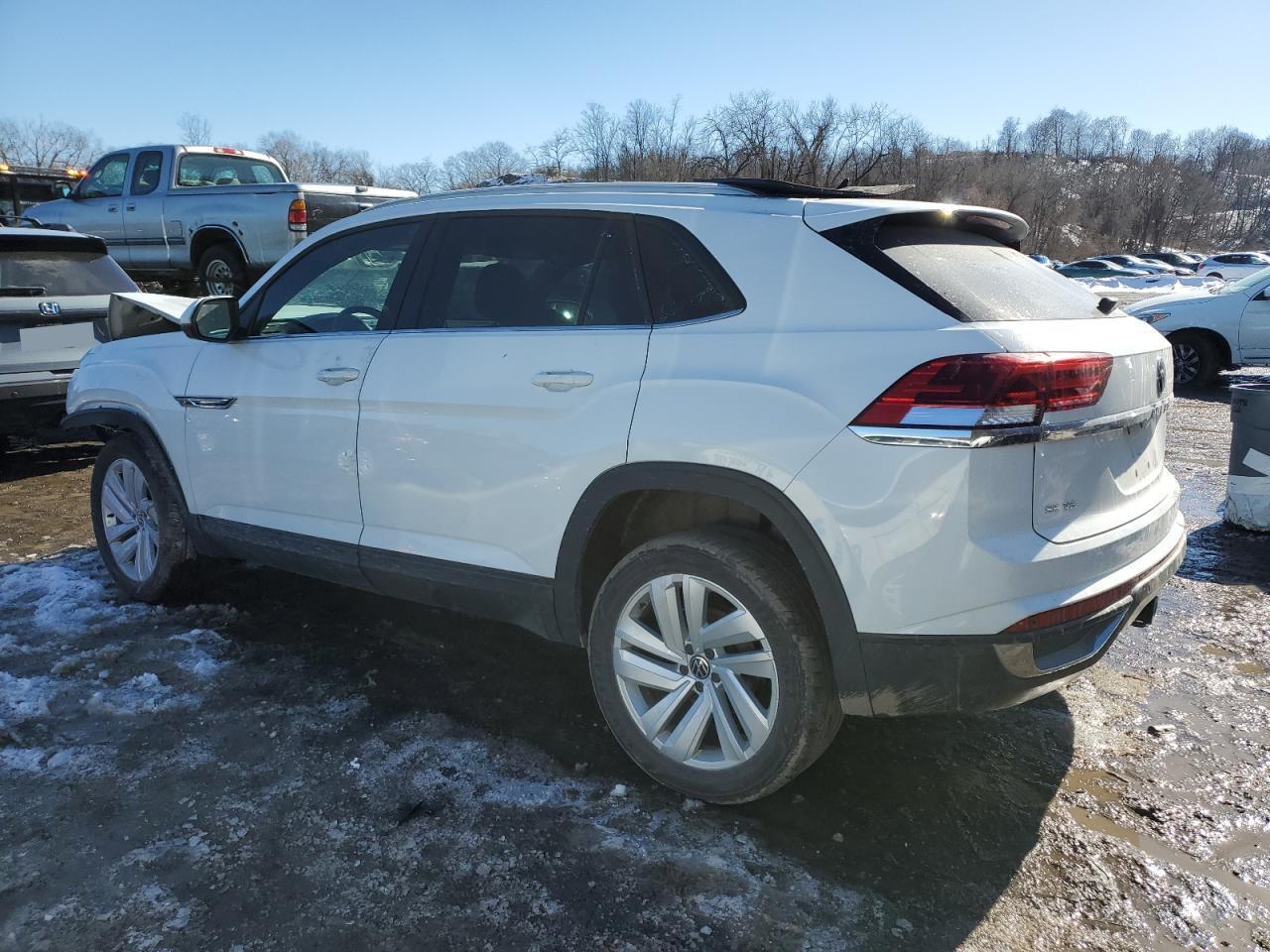 2022 VOLKSWAGEN ATLAS CROS - Image 2