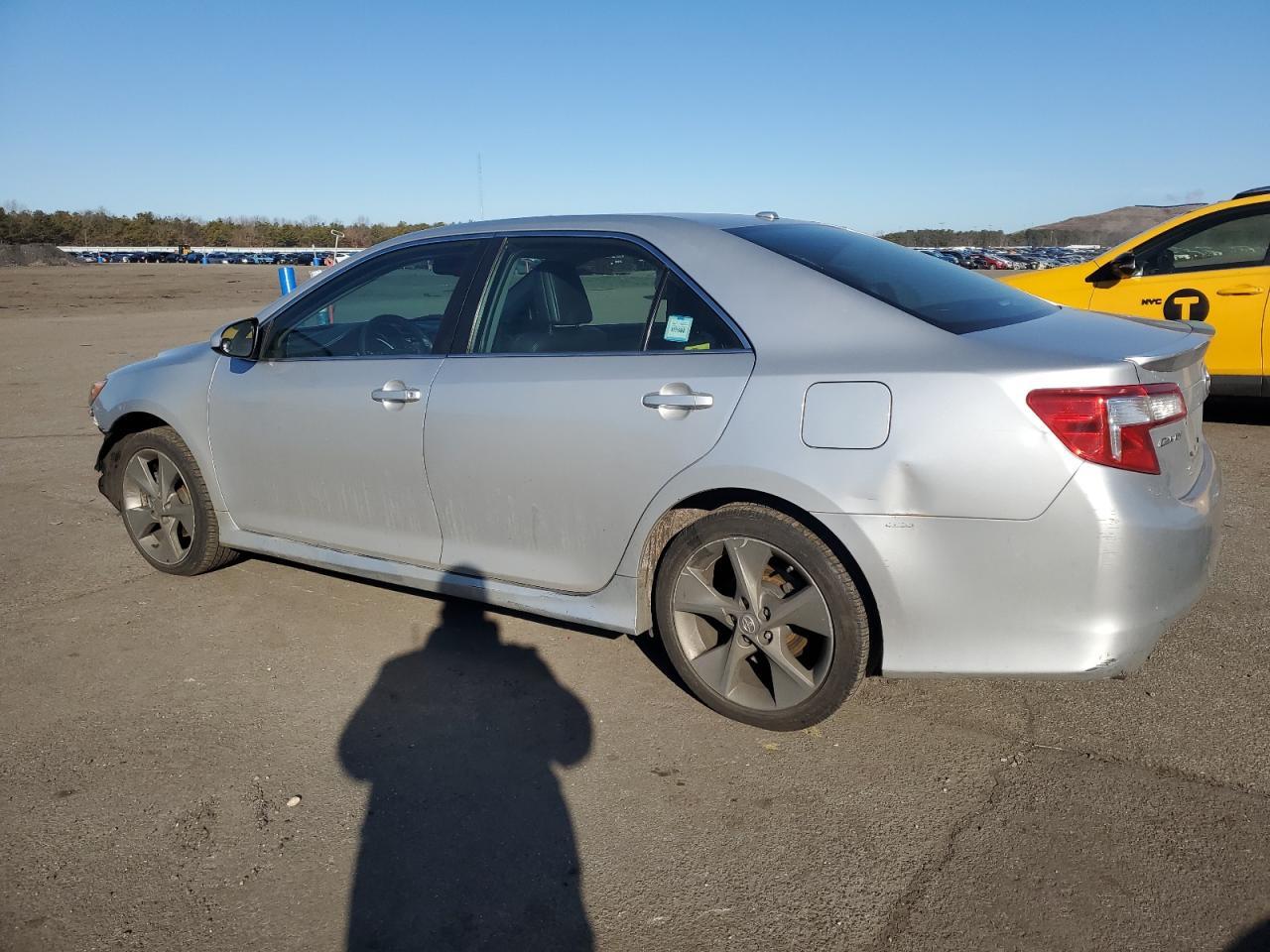 2012 TOYOTA CAMRY SE - Фото 2