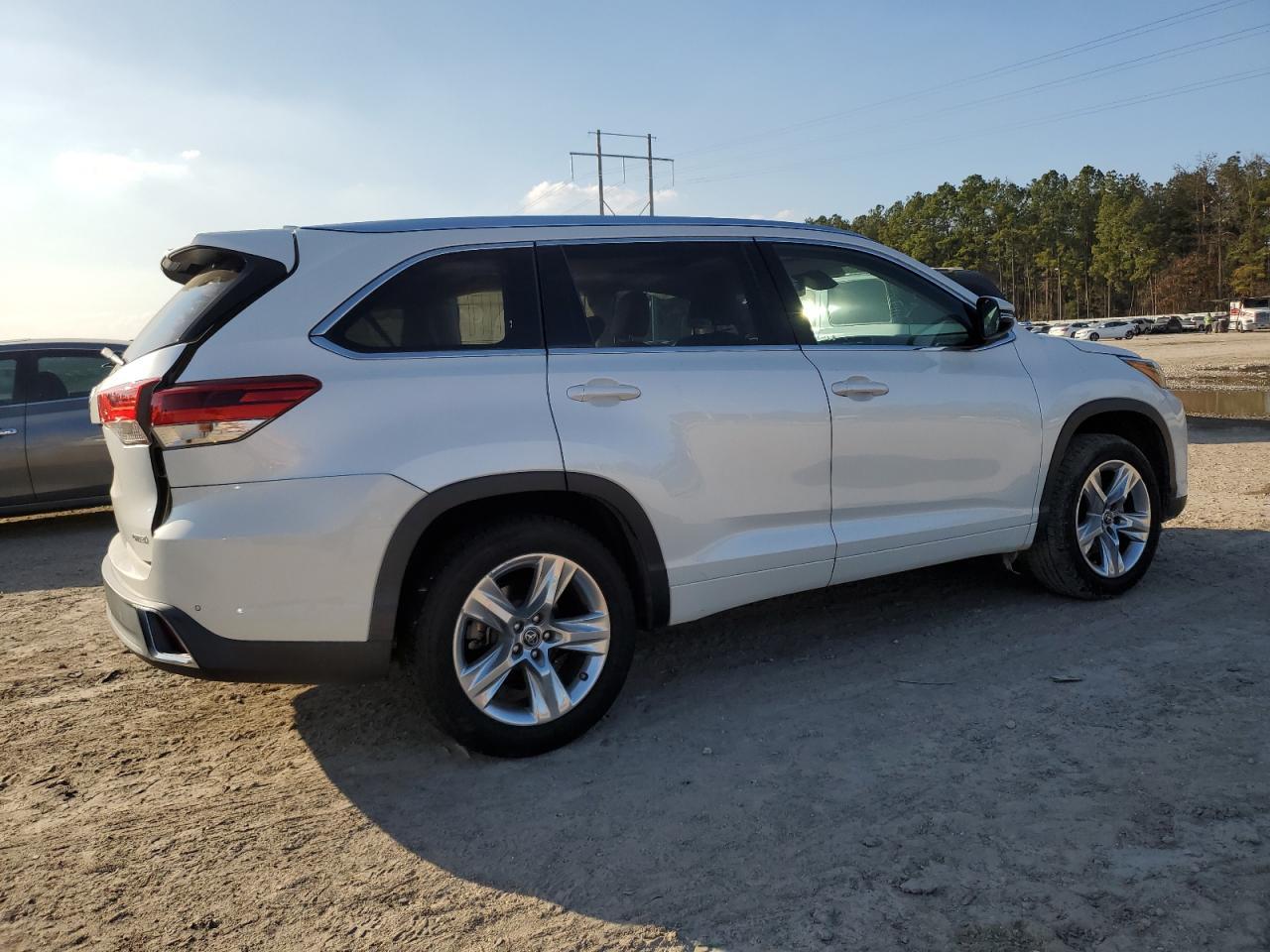 2018 TOYOTA HIGHLANDER - Image 3