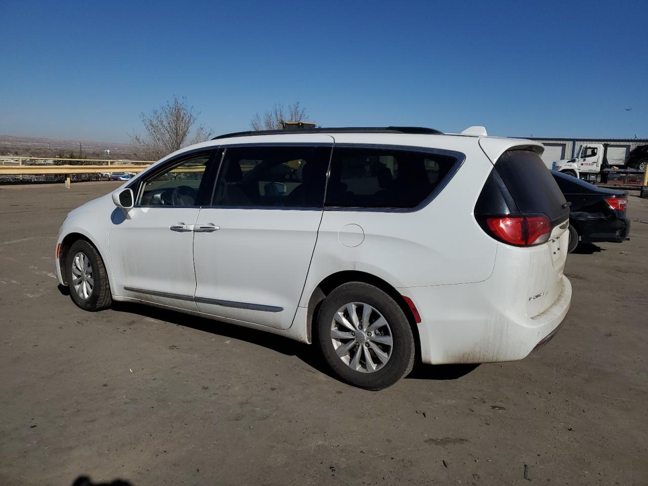 2017 CHRYSLER PACIFICA T - Image 2
