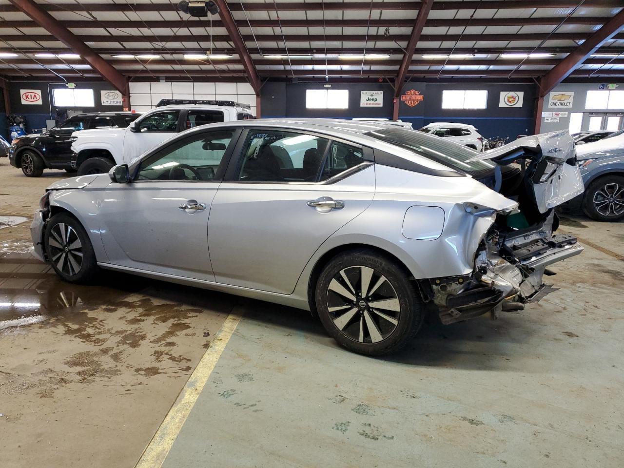 2022 NISSAN ALTIMA SV - Image 2